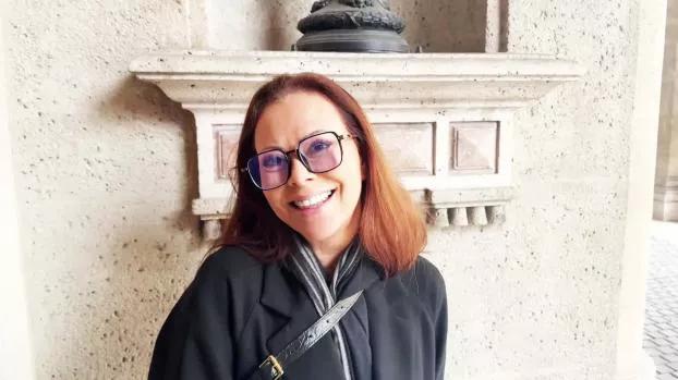 JacquieEtMichelTV – Olivia – 56 years old, a self-proclaimed cougar with an insatiable appetite